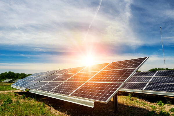 Gör en insats för en bättre planet med solceller till din BRF